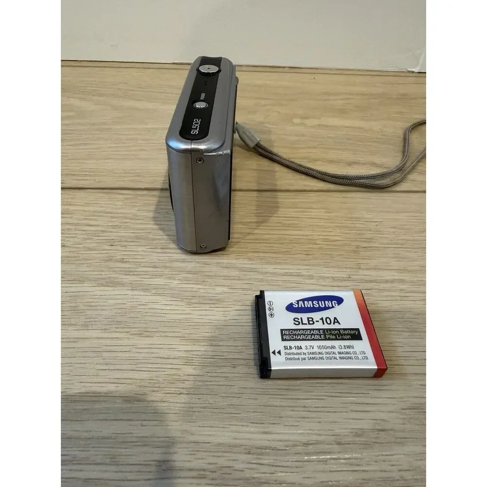 Samsung SL502 12.2 Mega Pixels 5x Optical Zoom Silver Compact Untested